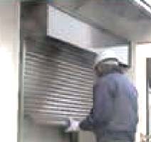 スラットカーテンを取り付ける